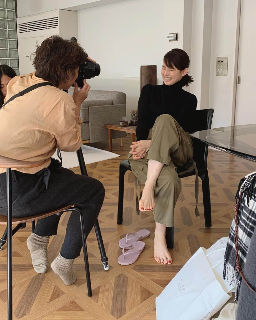 石田ゆり子さんのインスタグラム写真 - (石田ゆり子Instagram)「百面相の写真は このように撮られているのです🦔🌿🐾 #リリーズクローゼット #マガジンハウス」6月16日 14時46分 - yuriyuri1003