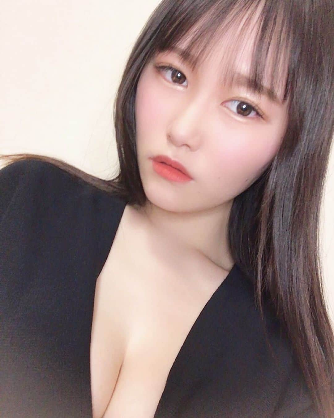 東坂みゆのインスタグラム：「あっちぃ💦🥺 . .  #グラドル自画撮り部 #踊るロケット爆乳 #みゆパイ #東坂みゆ #グラビア #ダンサー #巨乳 #写真好きな人と繋がりたい #コスプレ #gravure #sexy #bikini #그라비아 #섹시 #idle #水着 #japanesegirl #picture #followme #被写体 #色白 #カメラ好きな人と繋がりたい #gravureidol #フォロワー募集中 #グラドル #instagood」