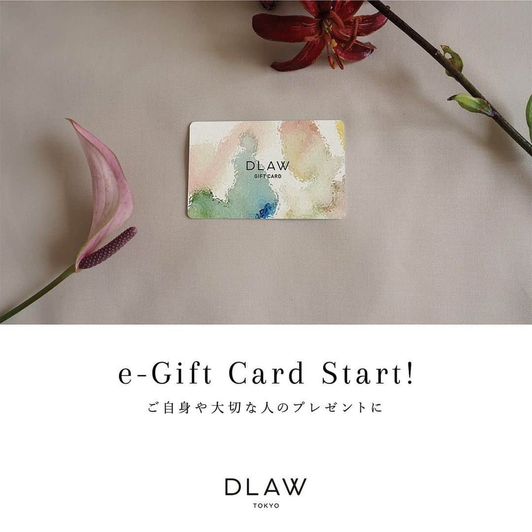 水野里砂さんのインスタグラム写真 - (水野里砂Instagram)「新たな贈り物の形です🍃 是非ご覧下さい♡ 【DLAW e Gift Card】. DLAWよりeギフトカードが誕生しました🎁 ご自身へ、友人へ、大切な人への贈り物としてお使い下さい。 .  DLAW eギフトカードとは、DLAWの店舗で商品を購入する際に使えるデジタル仕様のギフトカードです。ご自身のご褒美や、ご友人や大切な人へプレゼントを探している時、遠方に住む方に贈ったりと、さまざまなシーンで便利にお使いいただけます。 . ・¥1,000からご利用いただけます。(店頭でも購入可能です) ・メールに添付されている16桁のコードでお会計をしていただけます。 ・DLAWオンラインショッピングではご利用頂けませんのでご注意下さい。(DLAW全店のネイル施術、プロダクト・ジュエリー購入の際に店頭にてご利用頂けます) ・ギフトカードの有効期限はございません  #dlaw#lapilie#giftcard#present#dlaw product」6月16日 15時41分 - risadlaw___