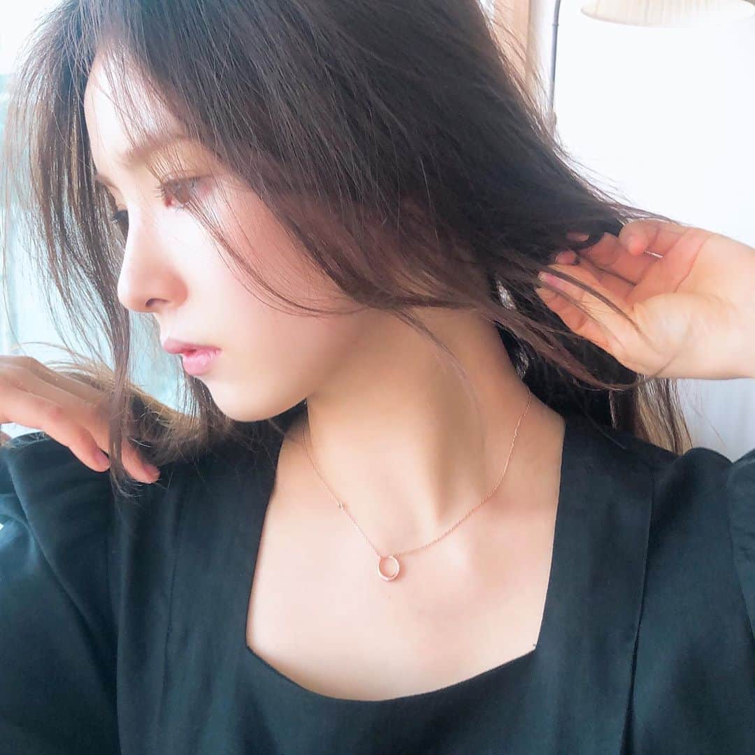シン・セギョンのインスタグラム：「#광고모델  @tirrlirr_official ❣️」