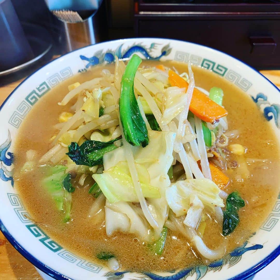 金村義明さんのインスタグラム写真 - (金村義明Instagram)「今日は太平洋六甲コーススルーデー！千草蜷川！法善寺焼肉トラちゃん小川君！レッスンプロの辰野さんと、チャンピオンティー7000ヤード越えでのゴルフ！レベル高い緊張感のあるゴルフ前半39やっぱり後半バテたー46の85久しぶりにスコア提出して姫路へ！腹ペコペコ初めて食べた味噌タンメンめちゃ美味い😋」6月16日 16時19分 - yoshiaki_kanemura