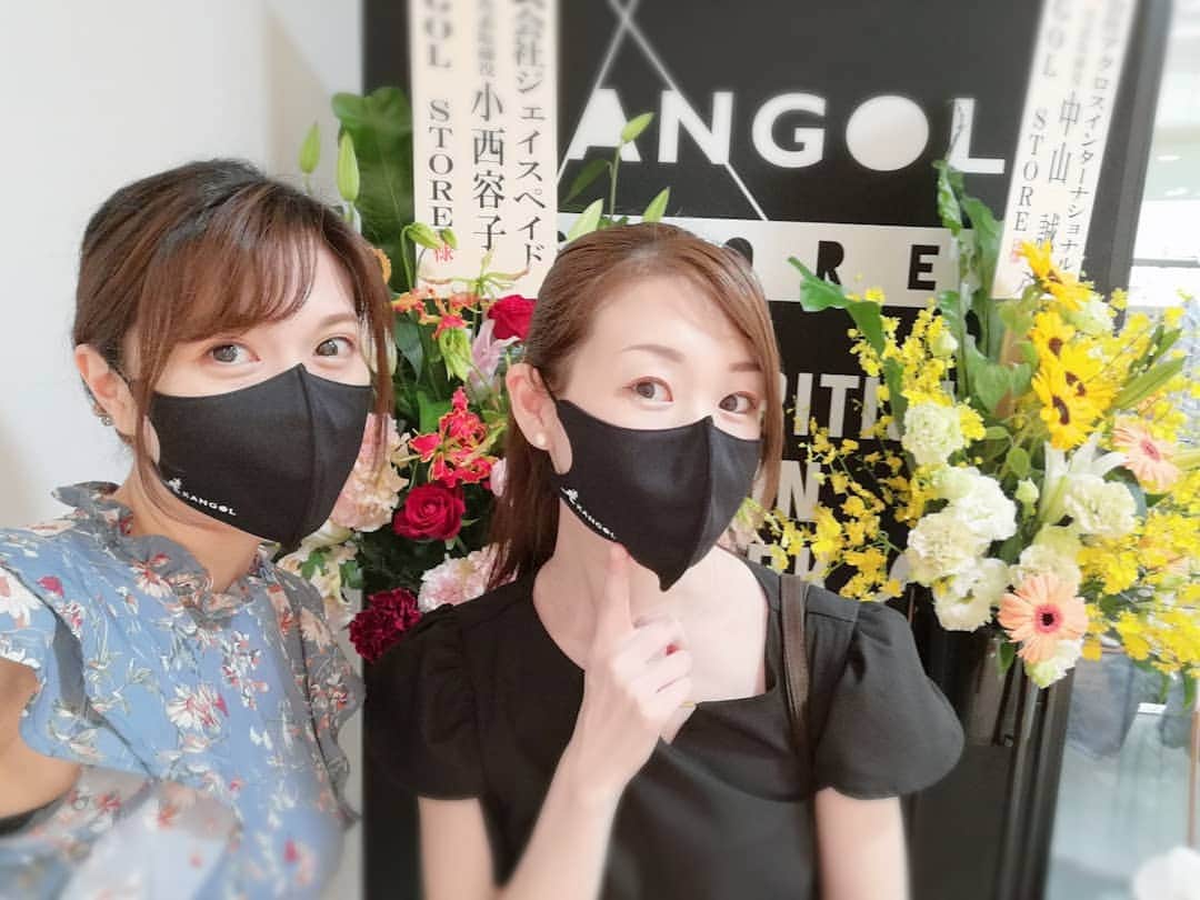 のインスタグラム：「なおちゃんと💐カンゴールのマスク🦘 サラッとしてる🎐 · オープンおめでとうございます🌈 · この日なおちゃんとアクリルプレート越し🏔️不思議な感じ🎠·なおちゃんいつもありがとう🎠 · · · #カンゴール #マスク #オソロ #バーチャル瀬戸マドカ #瀬戸マドカ #バーチャル #ラフォーレ #ラフォーレ原宿 #マスク女子 #オソロ #夏用マスク #アップヘア #ポニーテール #涼しげ #簡単ヘアアレンジ #mask #japanesegirls #asiangirls #kangol #japaneseculture #harajuku #tokyo #japanesegirl #osoro」