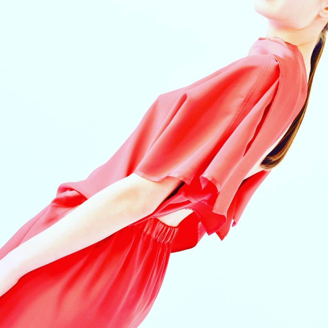 ジャンポールノットさんのインスタグラム写真 - (ジャンポールノットInstagram)「JEANPAULKNOTT # red silk # snarf top # Belgium design #minimaldesign」6月16日 16時41分 - jeanpaulknott