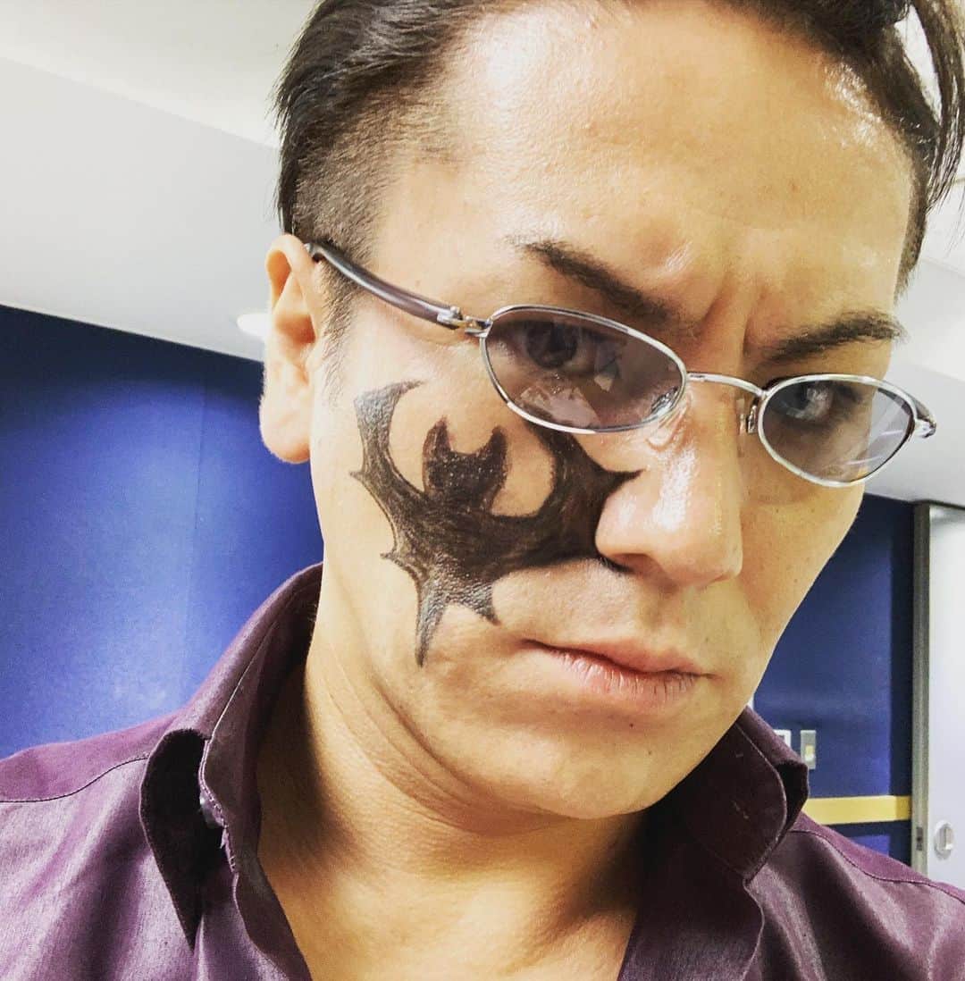 狩野英孝さんのインスタグラム写真 - (狩野英孝Instagram)「顔にタトゥー。コウモリ？？いや、クリオネだよ。」6月16日 16時42分 - kano9x