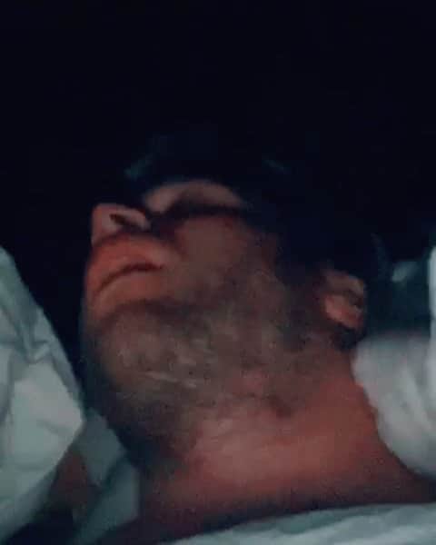 オリー・マーズのインスタグラム：「Found this on my What’s app this morning 😤🤬🙄」