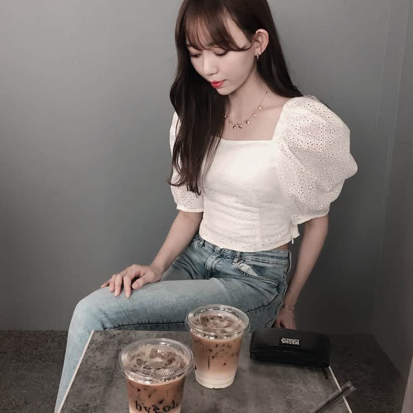 野島樺乃のインスタグラム：「☕️. . . . カフェラテ＋コーヒーゼリー。 美味しかったです...♡. . #byeol #栄　#栄カフェ　#名古屋カフェ」