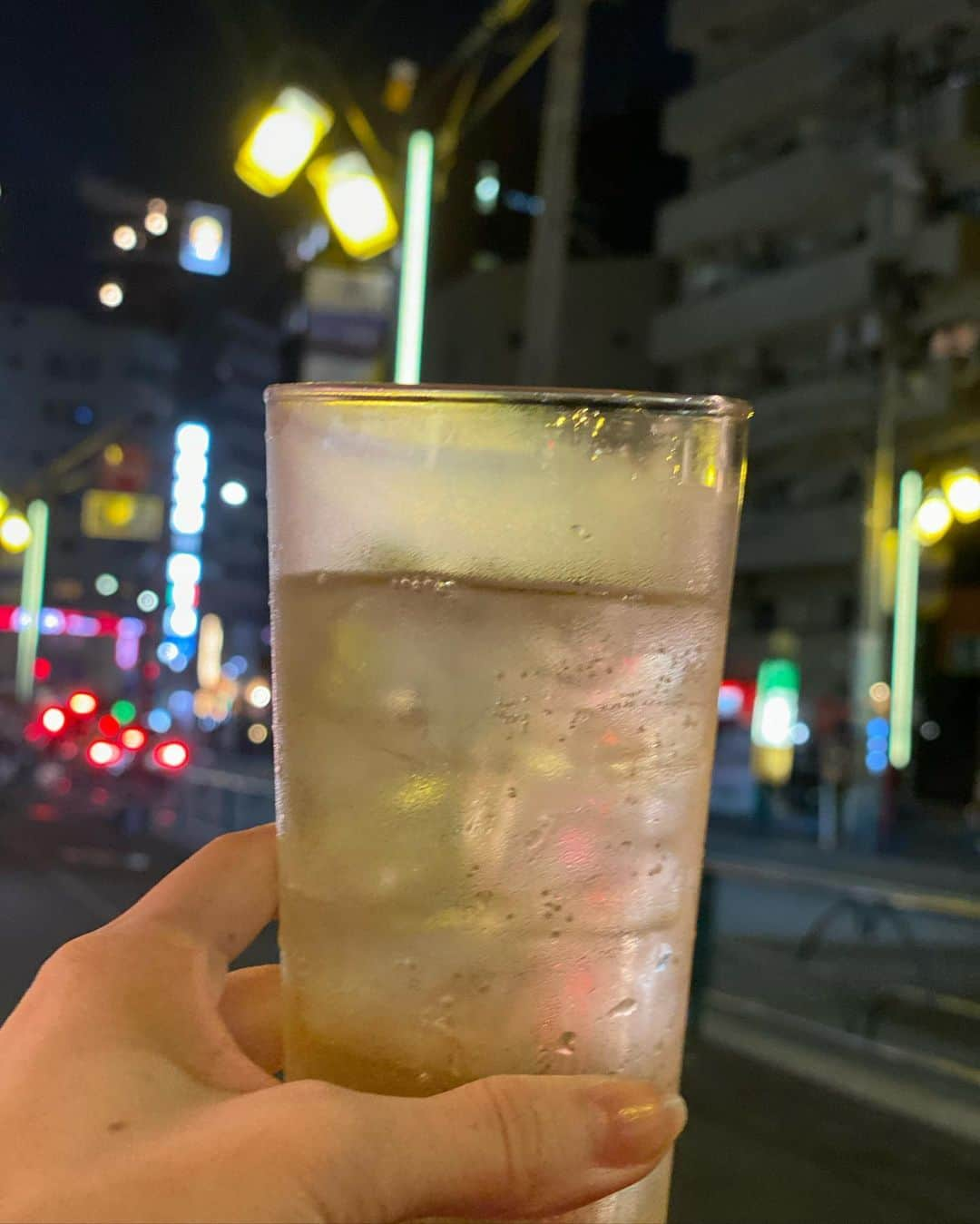 佐野真彩さんのインスタグラム写真 - (佐野真彩Instagram)「外で飲む🍺幸せですね〜🥰 餃子とレモンサワーの組み合わせ最高🍋 （こちらのすりおろしレモンサワーにハマりました） . 今日もお疲れ様でした🍻 . . #鶴亀　#つるかめ　#レモンサワー　#餃子　#今日はニュース担当日　#佐野真彩」6月16日 17時42分 - sano.maya