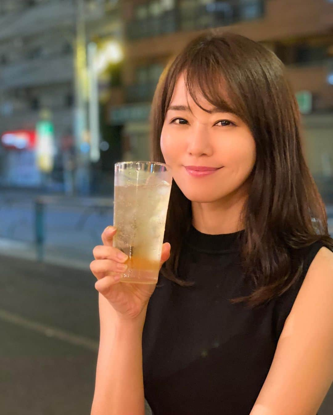 佐野真彩さんのインスタグラム写真 - (佐野真彩Instagram)「外で飲む🍺幸せですね〜🥰 餃子とレモンサワーの組み合わせ最高🍋 （こちらのすりおろしレモンサワーにハマりました） . 今日もお疲れ様でした🍻 . . #鶴亀　#つるかめ　#レモンサワー　#餃子　#今日はニュース担当日　#佐野真彩」6月16日 17時42分 - sano.maya