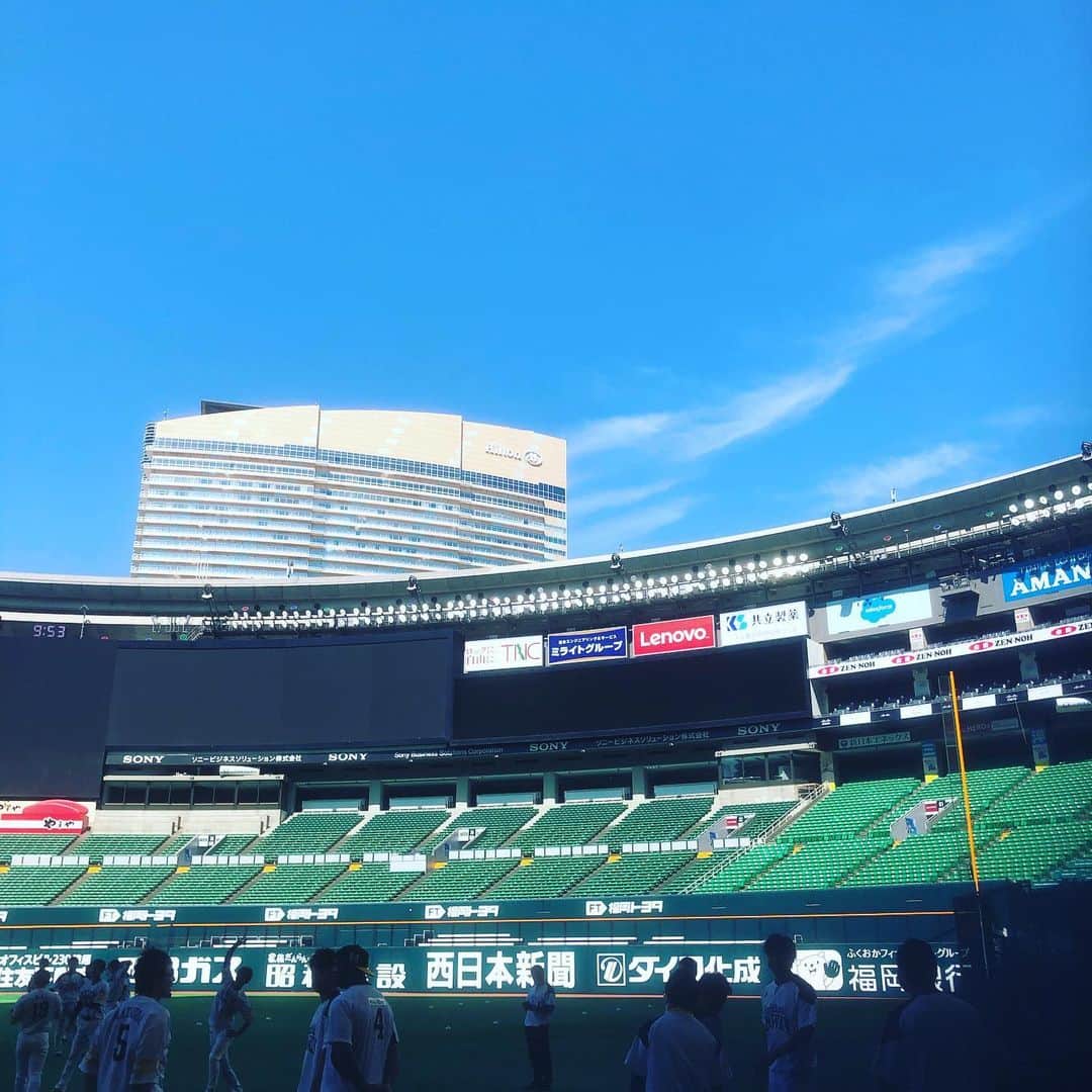 のインスタグラム：「今日は屋根を開けて練習！ 梅雨を忘れてしまうくらいのいい天気🌞日差しと心地よい風が入ってきて気持ちよかったな☺️ 開幕まであと4日❗️いよいよやな👏」