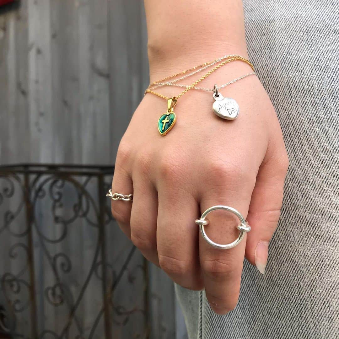 BOX CHARM Industryのインスタグラム：「大人気のチェーンベースが追加されましたー！！ . 今回はブレスレットです💪 細めのチェーンなのでシンプルにつけれますよ⛓ . .  #boxcharmindustry #boxcharm #handmade #accessory #necklace #handmadeaccessory  #ボックスチャームインダストリー #ボックスチャーム #ハンドメイド #アクセ #ハンドメイドアクセサリー #necklace #オンラインストアで販売中 #50パーセントオフ #オープン記念 #チャーム #ブレスレット #シンプル #シンプルアクセサリー #14金 #14金ゴールドフィルド #ゴールドフィールド #シルバー925 #sv925 #スターリングシルバー #シルバー #ゴールド #シンプルアクセ #チャーム #アクセサリーチャーム」