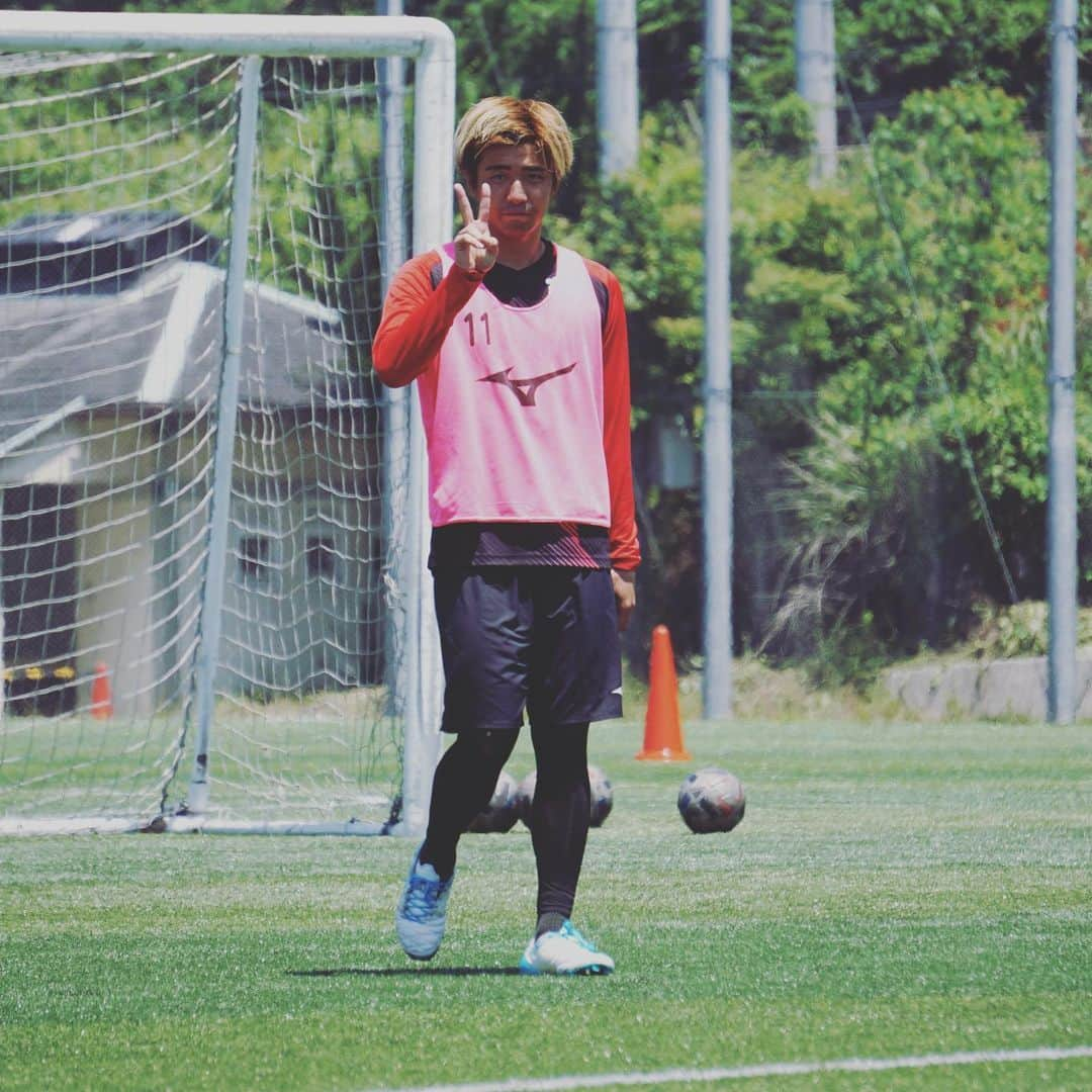 愛媛FCさんのインスタグラム写真 - (愛媛FCInstagram)「today's training 💪  #清川流石 #森谷賢太郎 #岡本昌弘 #加藤大智 #前野貴徳 #横谷繁 #丹羽詩温 #山瀬功治 #田森大己 #茂木力也 #西田剛 #ゴールを運ぶ #ゴールをかく #一番軽い所 #田中裕人 #トレーニング終了直後のベテランと若手 #座り込み岡本昌弘 #靴ひも結ぶ加藤大智」6月16日 18時00分 - ehimefc12