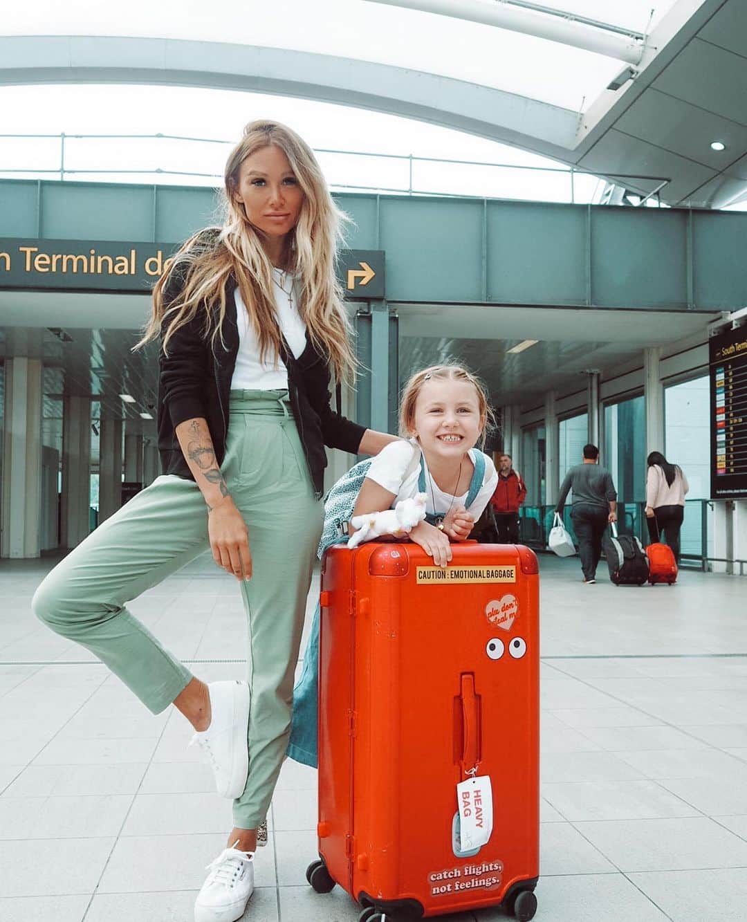 ルー・ティーズデールのインスタグラム：「Throwback. Not going on holiday. Just posting because seen the pics n wish I was」