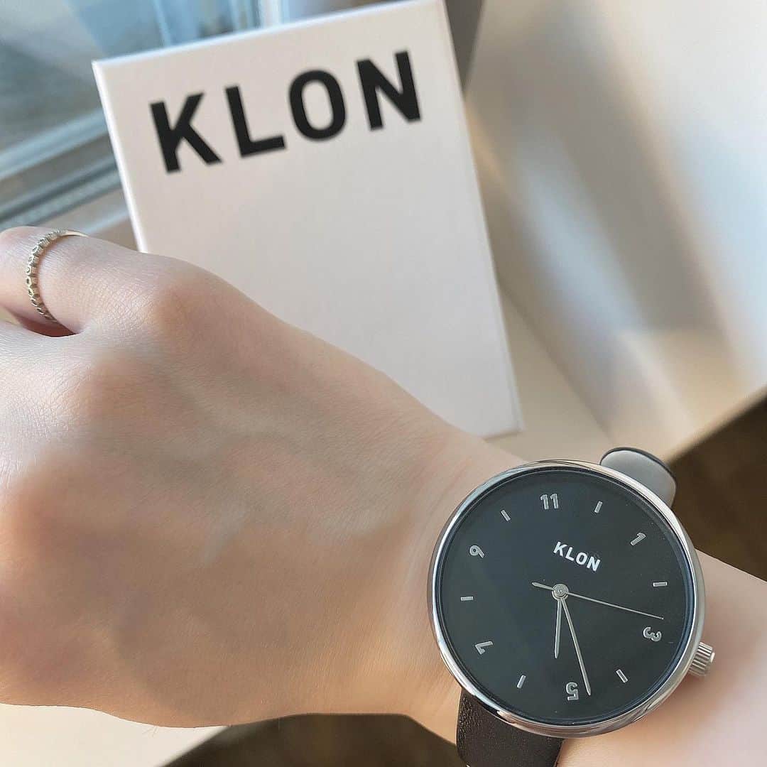 森杏奈さんのインスタグラム写真 - (森杏奈Instagram)「ㅤㅤㅤㅤㅤㅤㅤㅤㅤㅤㅤㅤㅤ ㅤㅤㅤㅤㅤㅤㅤㅤㅤㅤㅤㅤㅤ @klon_klon_klon さんから 素敵な腕時計をいただきました⌚ ㅤㅤㅤㅤㅤㅤㅤㅤㅤㅤㅤㅤㅤ 普段はもう4.5年くらい？Apple Watch‎を付けているのですが たまにはお洋服に合わせてこういう時計も可愛いですね♪ ㅤㅤㅤㅤㅤㅤㅤㅤㅤㅤㅤㅤㅤ 周りがシルバーがなのですがシンプルで上品❁⃘*.ﾟ ㅤㅤㅤㅤㅤㅤㅤㅤㅤㅤㅤㅤㅤ #KLON #KLONwatch #腕時計 #your_klon #PR ㅤㅤㅤㅤㅤㅤㅤㅤㅤㅤㅤㅤㅤ」6月16日 18時06分 - _morianna
