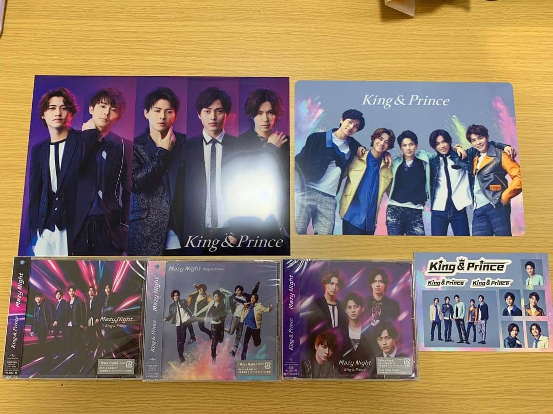 のインスタグラム：「届いた🐱✨ ジャケ写もかっこいい🧬 #kingandprince  #mazynight  #キンプリ」