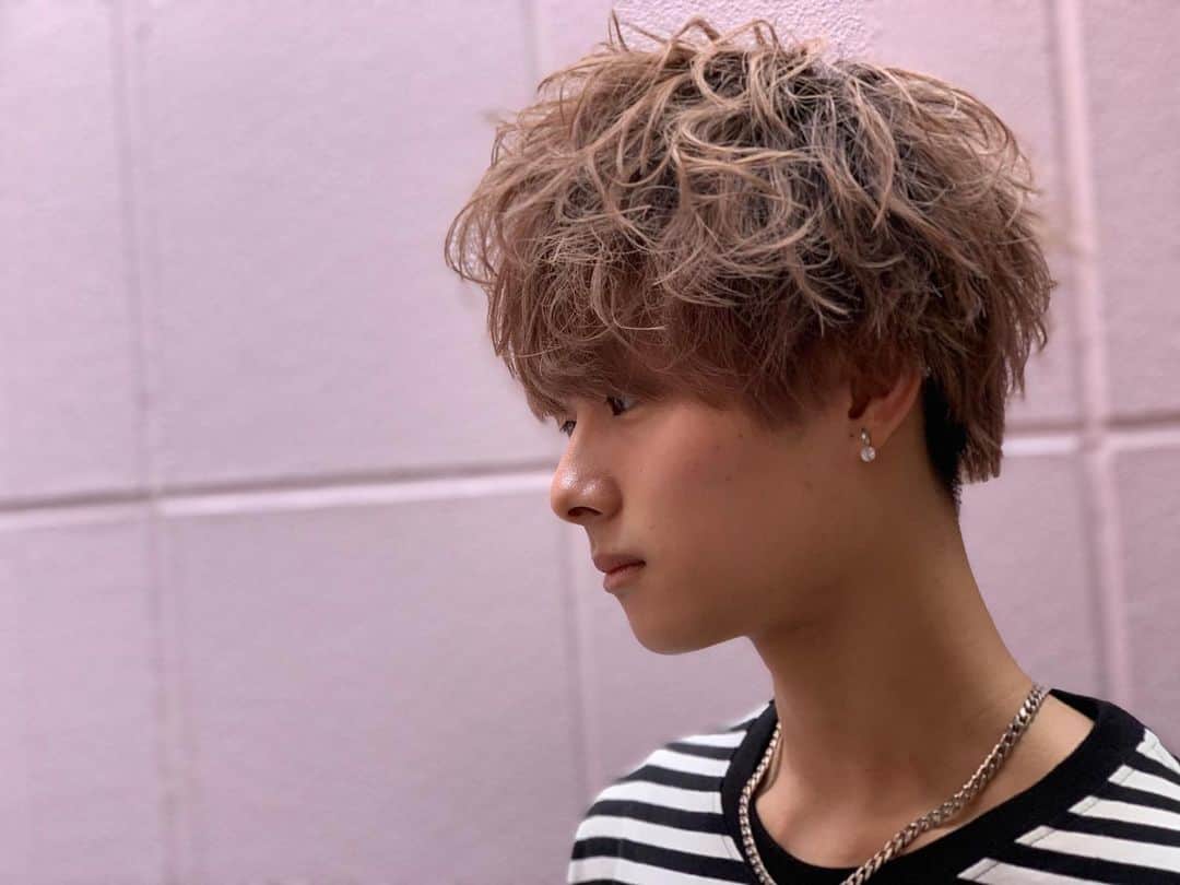 のインスタグラム：「✨早稲美学生作品✨ 22B チノ アオイ #作品撮り #ポートレート#メンズヘアー#ヘアアレンジ #メンズファッション #カメラ#撮影#撮影会#モデル撮影  #カメラ好きな人と繋がりたい #メンズスタイル #ヘアセット #hairarrange #makeup #写真撮ってる人と繋がりたい #model#サロンモデル#サロモ#ヘアメイク#カメラ男子 #写真好きな人と繋がりたい #美容師#美容学生#美容学校#一眼レフ#美容師さんと繋がりたい #美容好きな人と繋がりたい#美容学生と繋がりたい #早稲美#早稲田美容専門学校」