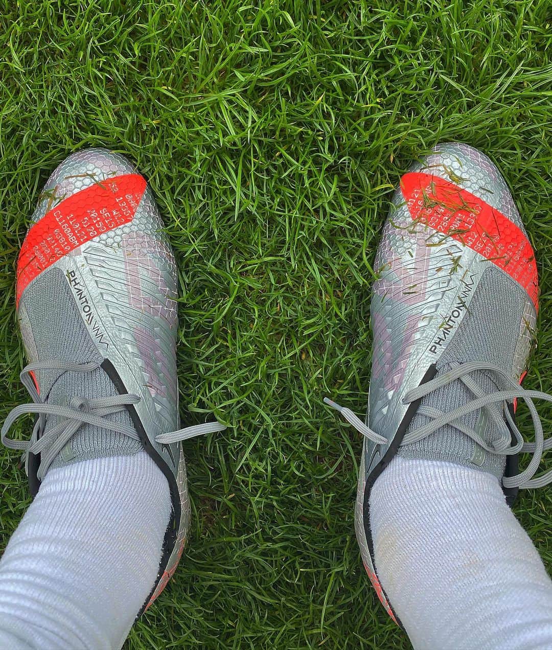 マルコス・アロンソ・メンドーサさんのインスタグラム写真 - (マルコス・アロンソ・メンドーサInstagram)「Ready to restart. 〽️💫💥 #NeighborhoodPack #Nikephantom  #TeamNike  @NIKEFOOTBALL」6月16日 23時51分 - marcosalonso28