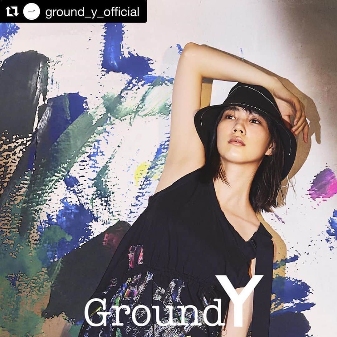 のん（能年玲奈）さんのインスタグラム写真 - (のん（能年玲奈）Instagram)「この企画を発表出来て本当に嬉しいです。 絵を描く時にこんなに緊張するなんて。とても素敵な洋服達が出来ました。早くたくさんの方に着て欲しいなと思います。 💐 . #Repost @ground_y_official with @get_repost ・・・ Ground Y ☓ NON “Blast” Art Collection 創作あーちすと「のん」描き下ろしアートコラボレートアイテム 7月8日（水）発売。 キービジュアルモデルには「のん」さん本人と「清原 翔」さんを起用。 “山本耀司” “Ground Y”などのフリーワードからイメージを膨らませ、描き下ろされた直筆の絵画を、 Ground Yの服をキャンバスに大胆に表現したコレクションです。 . 2020年7月8日(水)にGround Y直営店舗にて発売いたします。 (※オフィシャルウェブストア THE SHOP YOHJI YAMAMOTOは同日12:00より発売開始) . #groundy #yohjiyamamoto #のん #清原翔 #art #blast #グラウンドワイ #ヨウジヤマモト #コラボレーション」6月16日 18時21分 - non_kamo_ne