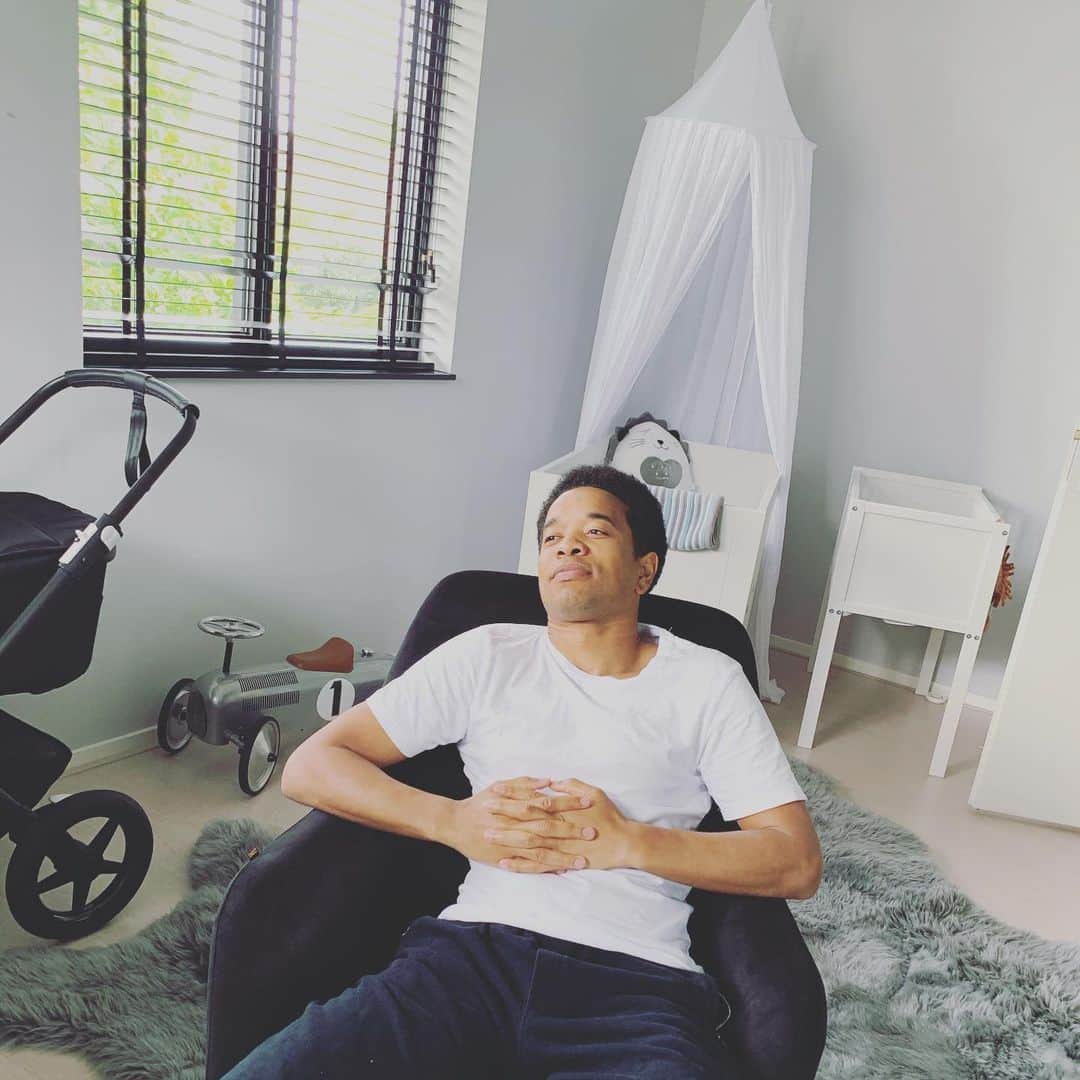 ウルビー・エマヌエルソンのインスタグラム：「Waiting for you on my bday like...... 34 feeling like 28 😂🥳🥳 #bdayboy #39weekspregnant #finaldays」