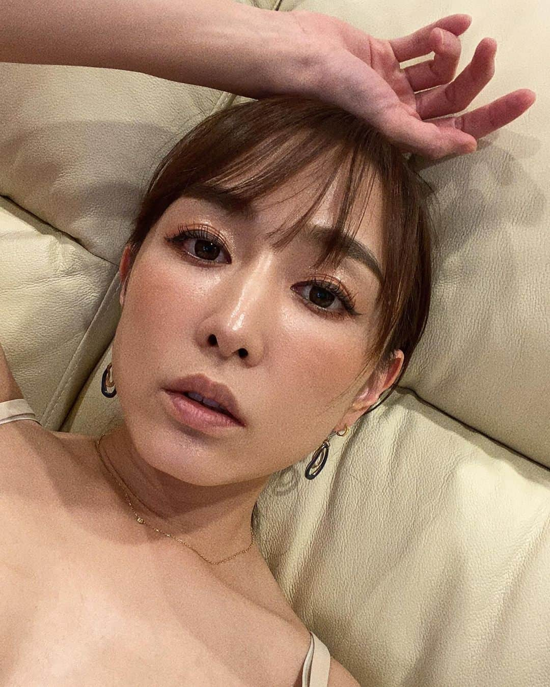 杏さゆりさんのインスタグラム写真 - (杏さゆりInstagram)「蕁麻疹出まくり😨疲れとストレスでいつも出てくる蕁麻疹。。。 . 頑張ってる証拠💪 . そんなちょっとグッタリな今日の杏🍊 . #杏さゆり　#SayuriAnzu」6月16日 18時57分 - anzu_sayuri_official