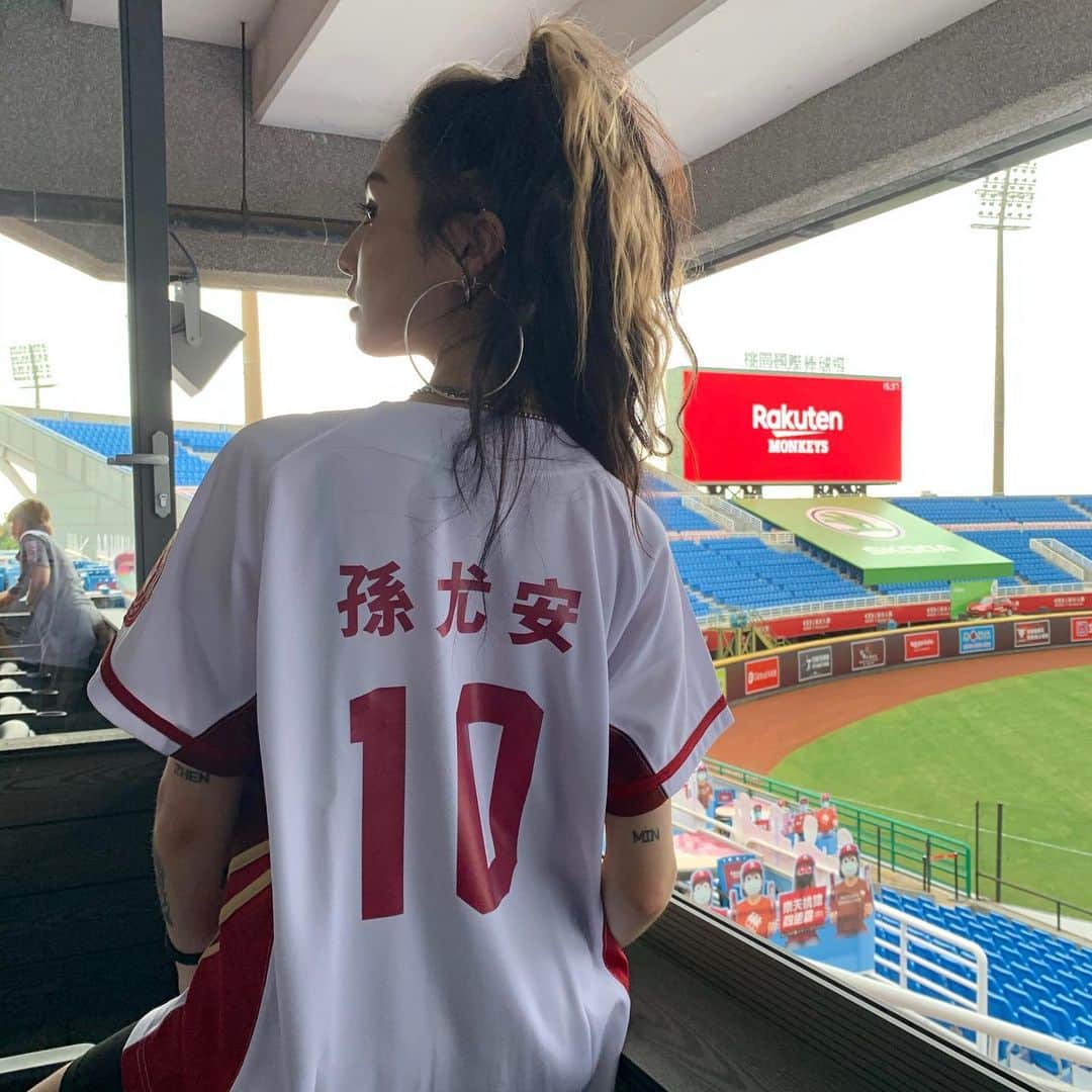 孫尤安（YoannaS）のインスタグラム：「@rakuten_monkeys」