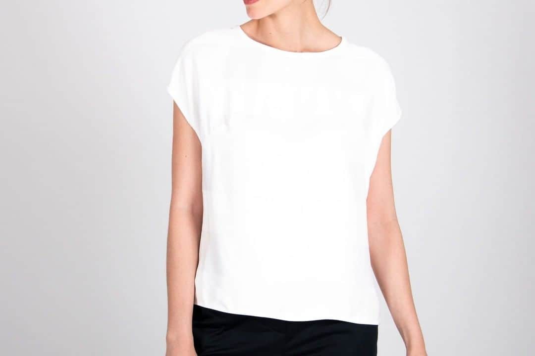 アクアスキュータムのインスタグラム：「The #Aquascutum Judy ivory white top with subtle stripes is inspired by a style in our archives from the 1950s. Designed by our team to give the top an easy deconstructed appearance, it can be worn dressed down or smartened up for all important socially distanced meetings. Also available in navy.」