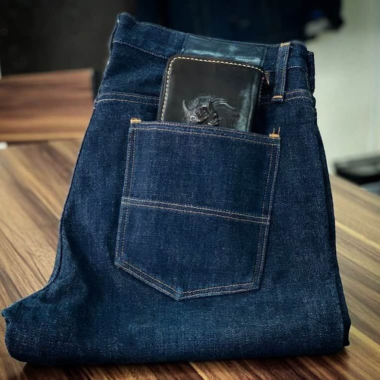 Denimioさんのインスタグラム写真 - (DenimioInstagram)「Since some of you seemed worried this amazing #onidenim x #vanitas wallet doesn't fit into your back pocket! It totally does and it looks absolutely stunning! Sign up for the patina party (link in bio)  #Denimio #denim #denimhead #denimfreak #denimlovers #jeans #selvedge #selvage #selvedgedenim #japanesedenim #rawdenim #drydenim #worndenim #fadeddenim #menswear #mensfashion #rawfie #denimporn #denimaddict #betterwithwear #wabisabi」6月16日 19時02分 - denimio_shop