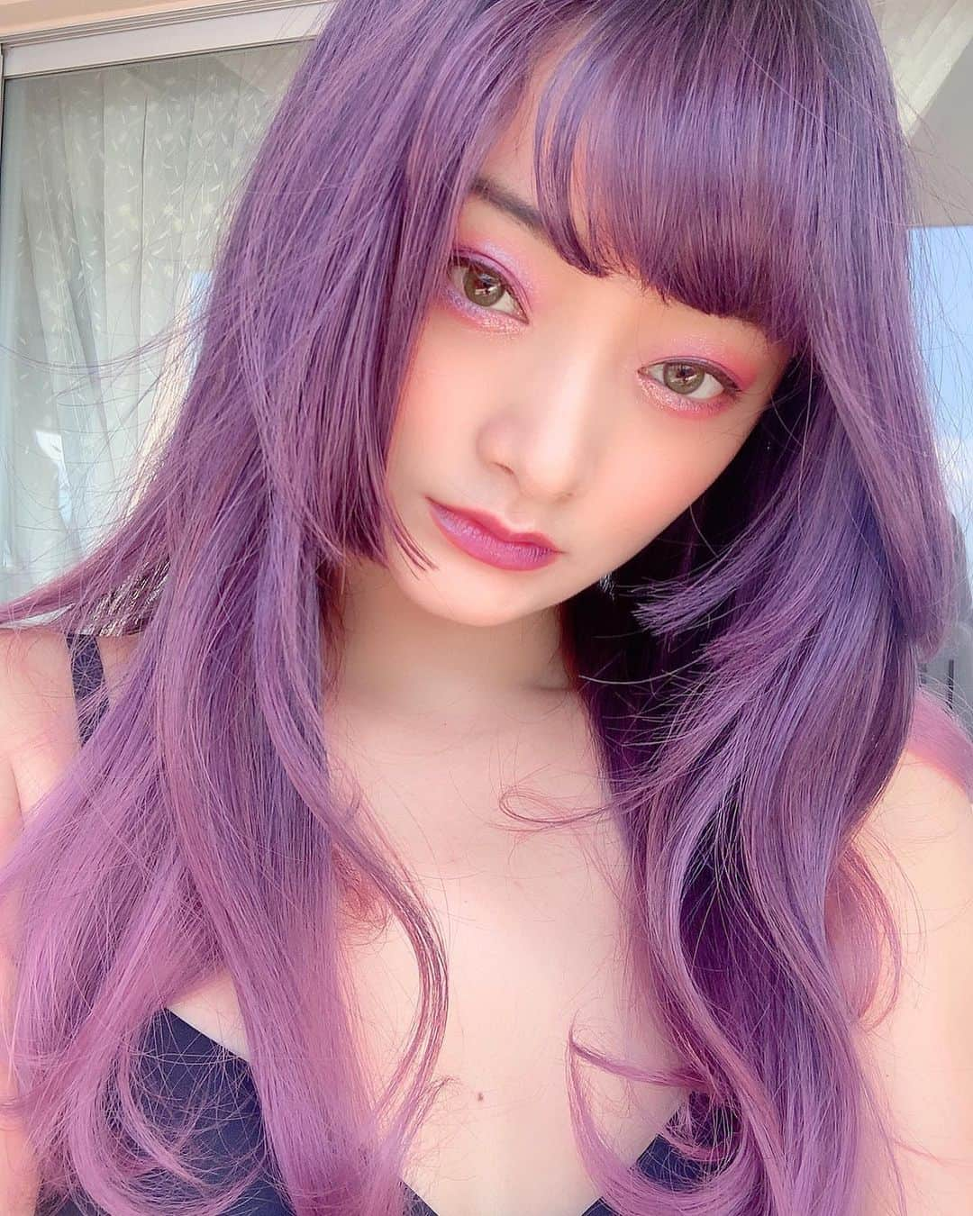 内田美麗（麗奈ゆう）さんのインスタグラム写真 - (内田美麗（麗奈ゆう）Instagram)「パープルピンクヘアに合わせたメイクをしてみたよん💖💜💖💜💖 スライドして見てね😚💜💖 #ブライトララ #ウィッグ#ヘア#ヘアスタイル#パープルカラー #メイク動画#メイクアイシャドウ」6月16日 19時11分 - miretan29