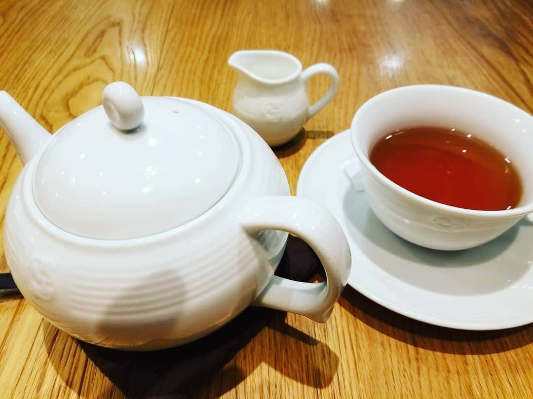 のインスタグラム：「お茶飲んで帰ろ〰️☕お疲れさまでした😄」