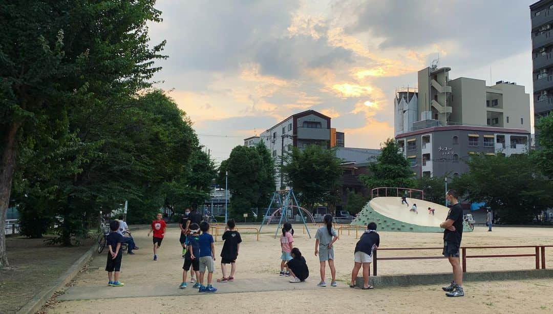 北方大地さんのインスタグラム写真 - (北方大地Instagram)「キッズレスリング🤼‍♀️ ﻿ ﻿ 今日は外で走るのメインでトレーニング！﻿ ﻿ ﻿ ﻿ INSPIRIT オンラインショップ 紹介コード→ TS13199﻿ ﻿ #キッズレスリング﻿ ﻿ ﻿ #日本﻿ #大阪﻿ #大国町﻿ #総合格闘技﻿ #格闘技﻿ #格闘家﻿ #キックボクシング﻿ #ボクシング﻿ #レスリング﻿ #柔術﻿ #パンクラス﻿ #トレーニング﻿ #フィットネス﻿ #スポーツ ﻿ #アスリート﻿ #稲垣組﻿ #MMA﻿ #pancrase﻿ #japan﻿ #training﻿ #sports ﻿ #athlete ﻿ #inspiritjapan﻿ #fashion」6月16日 19時10分 - kitakatadaichi330