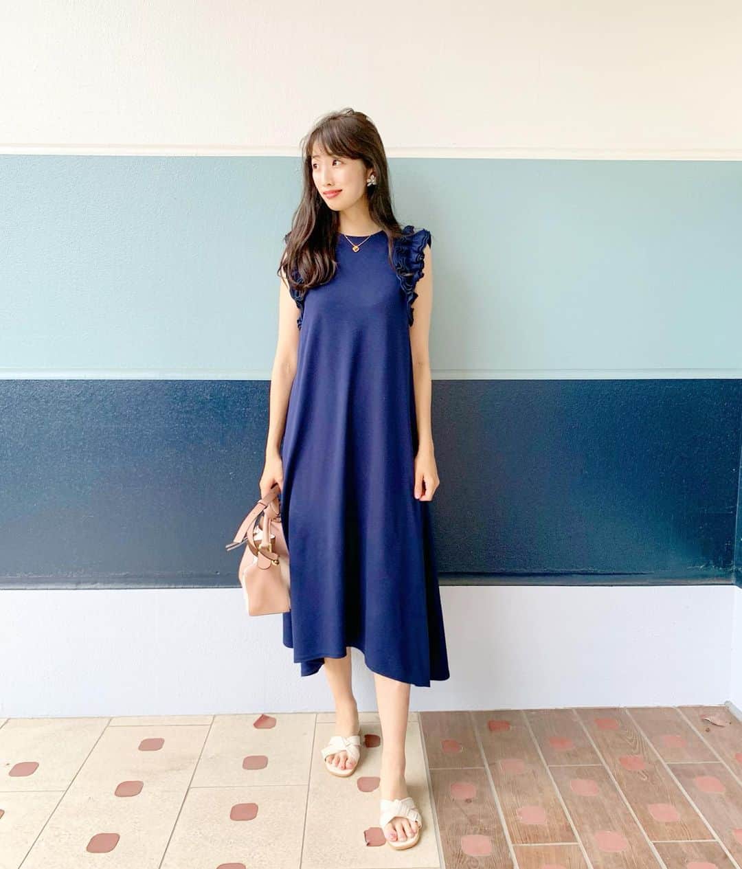 のインスタグラム：「. . お気に入りの今年っぽいワンピース💙 . . #onepiece ..#maronenonfee (@maronenonfee ) #shoes ..#stella_tokyo (@stella_tokyo.jp ) . . 夏はもっとワンピースとサンダルの合わせが増えそうな予感🌻✨ #coordinate #コーディネート #コーデ #fashion #ootd #おでかけコーデ#ママコーデ#onepieceholic#リゾートコーデ#ブルーコーデ#ブルーワンピース」