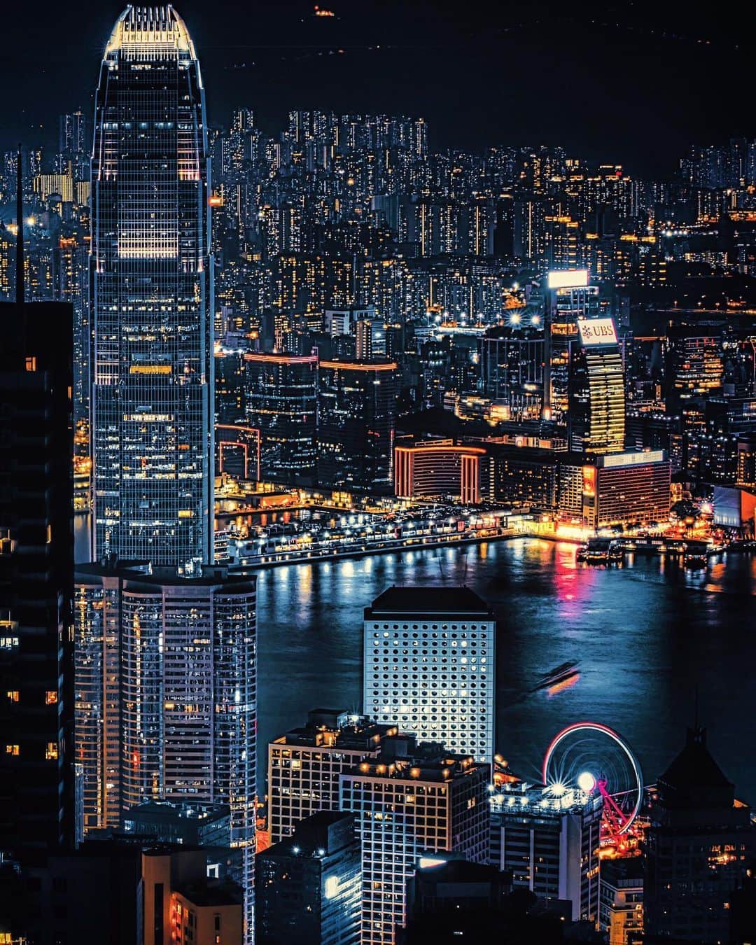 HAYAMI HANNAH ハナさん ど田舎のインスタグラム：「The Nights - Re Edited 🇭🇰 Miss You Too : : :  #hayamihannah #moodygrams #discoverHongKong #agameoftones #artofvisuals #bealpha #sonyalphasclub #sonyimages #yourshotphotograher #lensbible #eclectic_shotz #streets_vision #street_ninjas #streetgrammers #nightphotography #way2ill #shotsdelight #urbanandstreet #darkmobs #all2epic #nightshooters #creativeoptic #shotzdelight #citykillerz #citygrammers #Sonyimagegalley #AwesomeHongKong #香港 #写真撮ってる人と繋がりたい」