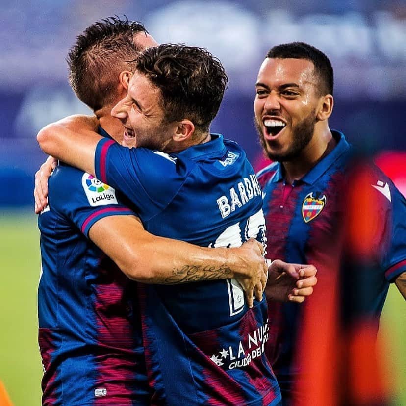 ルベン・ヴェソのインスタグラム：「Excelente trabajo de todo el equipo ante un gran rival! 1 punto más cerca del objetivo 💯🔛 @levanteud」