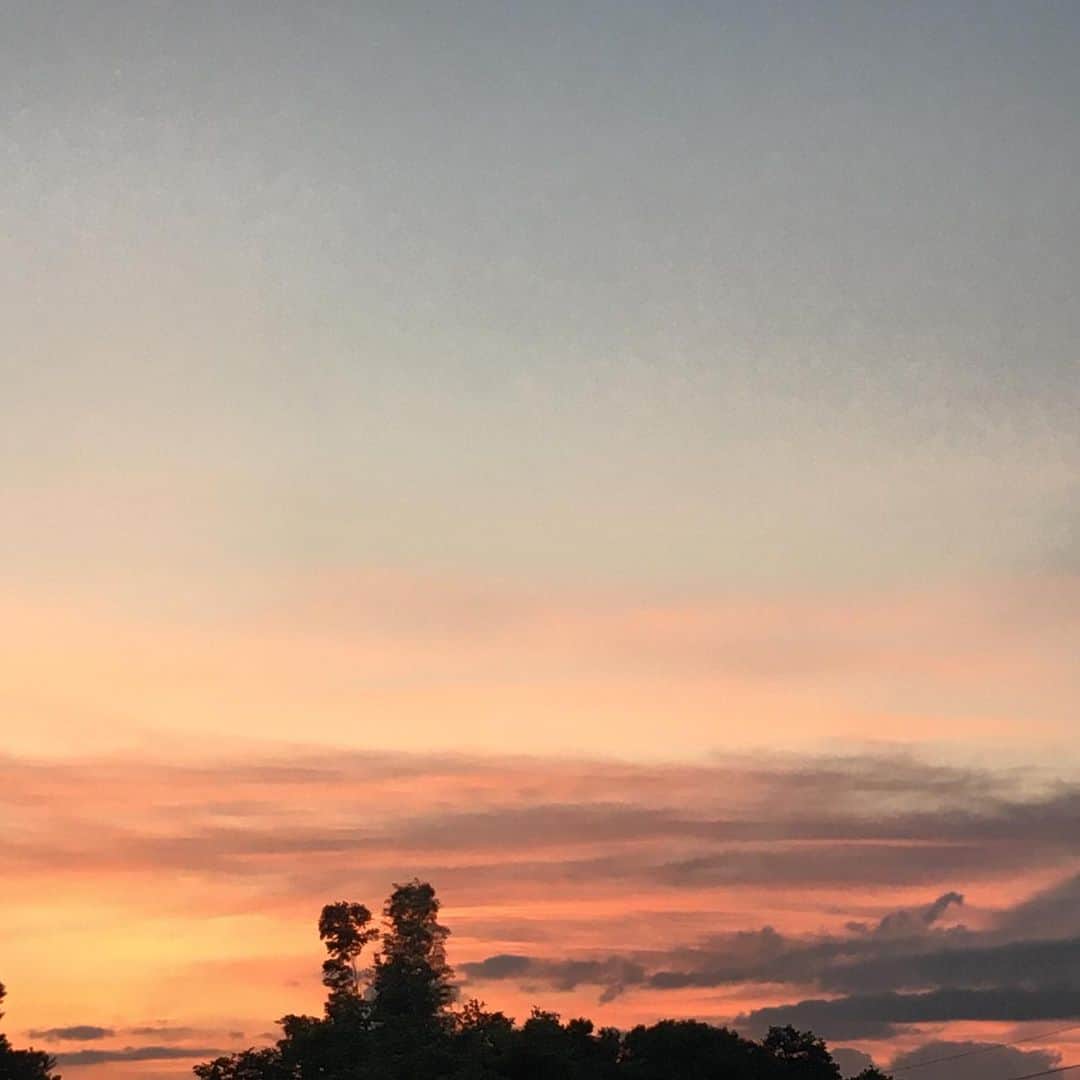 今村沙緒里のインスタグラム：「空がきれいね🔹🔷 Beautiful sky！！ #sky #nature #beautiful #하늘 #空 #夕焼け」