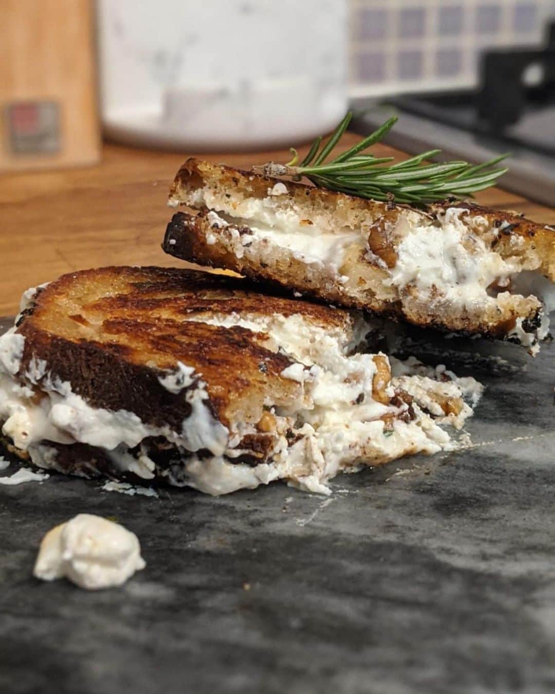 Eat With Steph & Coさんのインスタグラム写真 - (Eat With Steph & CoInstagram)「This toastie was a madness. Swipe 👉🏻 for the video and after photos 📸 The softest, most pillowy, marshmallowy of melted goats cheese, fried in rosemary butter 🤤 Order on @thecheesebarldn website for delivery of cheese or their toastie home kits (this one or the cheddar version) to your door. You will not regret it. 🧀🍞🧈 @thecheesetruck  #thecheesebar #thecheesetruck #toastiekit #lockdowncooking 📸 @thetessaproject」6月16日 19時32分 - eatwithsteph_ldn