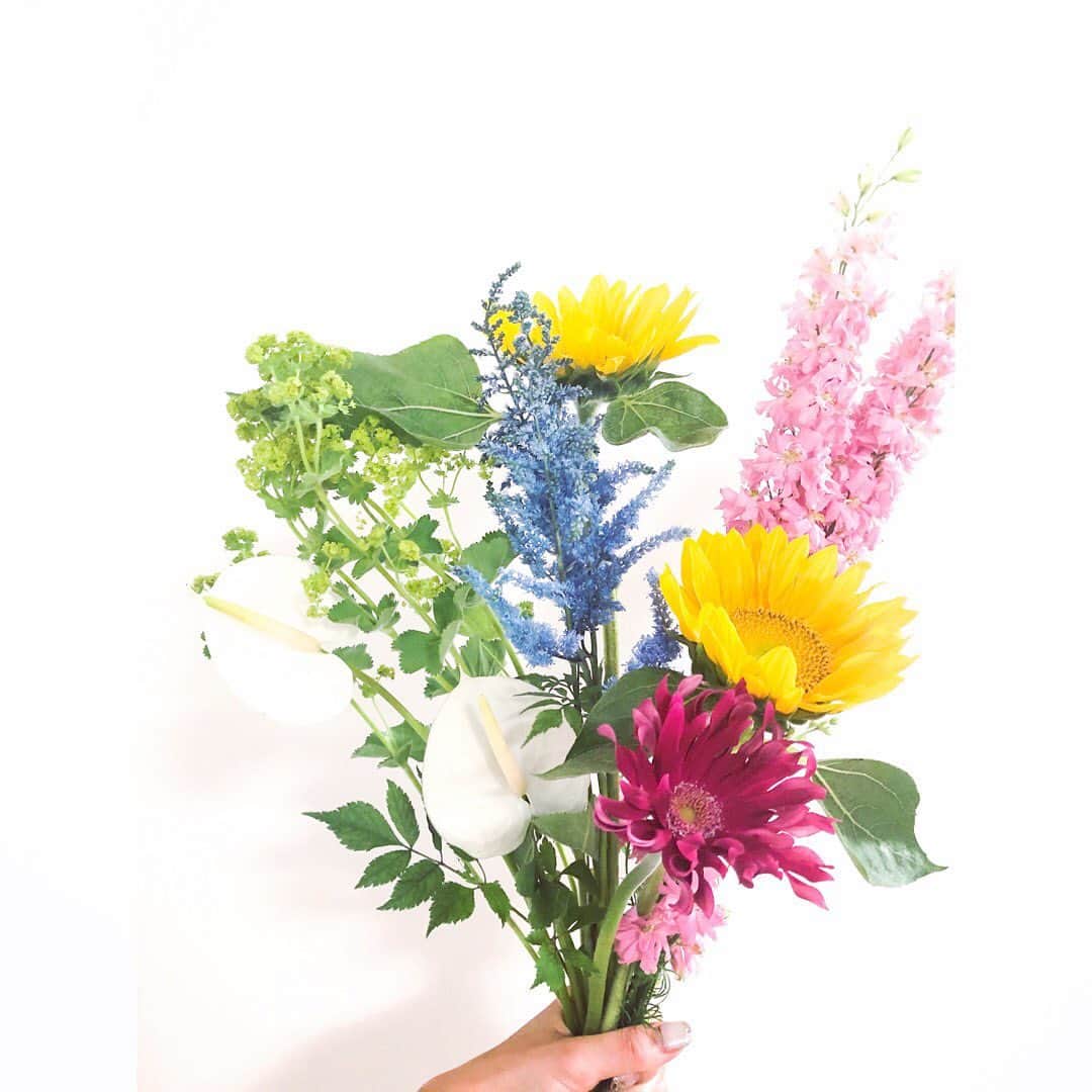 dorlisのインスタグラム：「🌻　#flowers #花 #夏 #ひまわり」