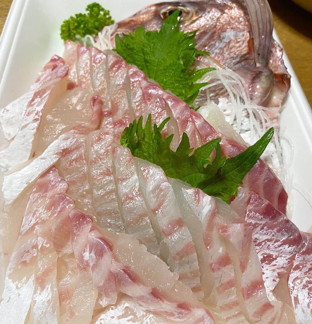 佐野優子のインスタグラム：「. 鯛のお刺身🥢 . 最高でした🍶 . #鯛  #鯛のお刺身」