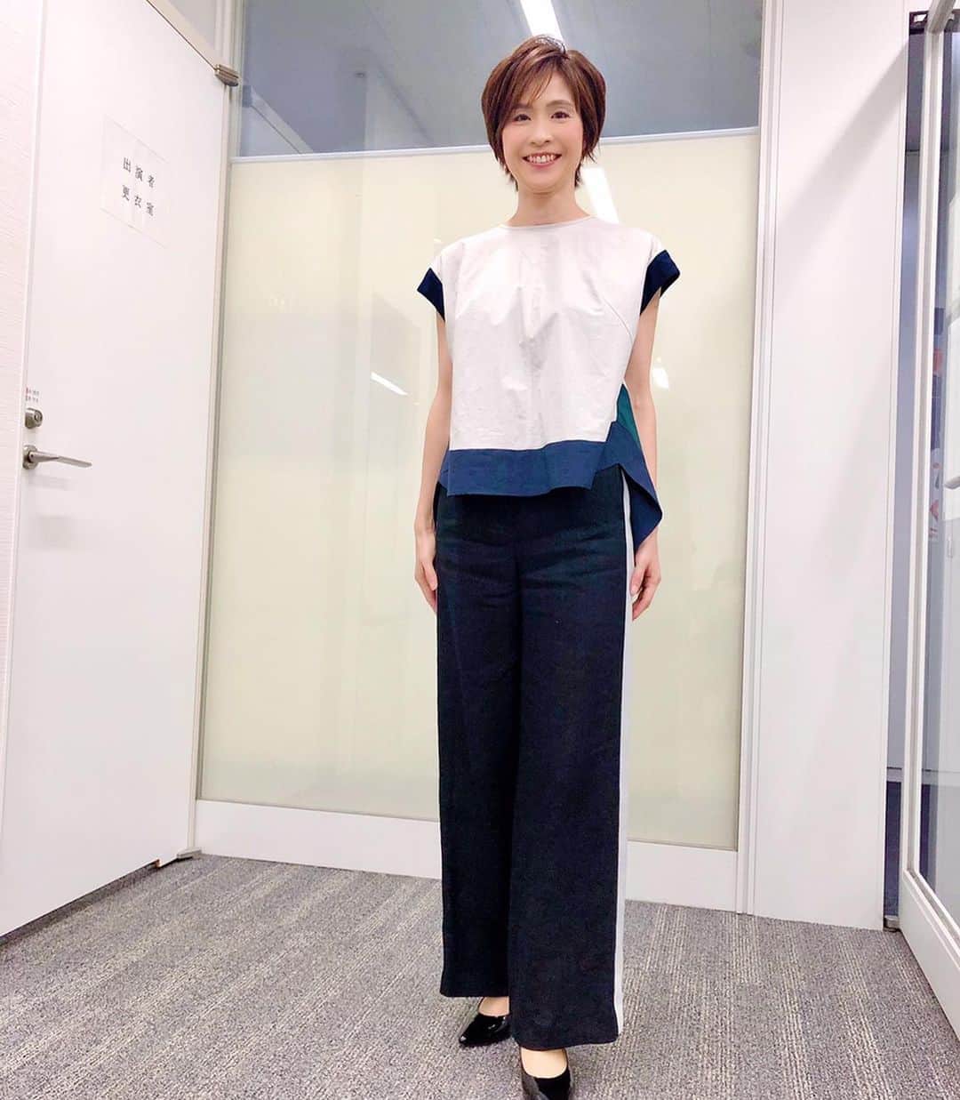 今村涼子さんのインスタグラム写真 - (今村涼子Instagram)「#衣装#トップス#ボトム#bluegreed 今日は、色の切り替えやラインが綺麗なお衣装でした。 #ピアス#kucroissant #ドラえもん天気 #スーパーjチャンネル」6月16日 19時49分 - ryoko.imamu