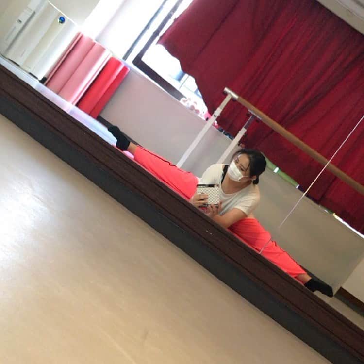 のインスタグラム：「ここのスタジオいつから行ってないやろ笑 自粛明け初やー 引っ越してはじめて自転車で通ってみた(^^) #ストレッチ #柔軟 #体幹 #ダイエット #バランス #リラックス #脚 #自分磨き #痩せたい #継続は力なり #見た目重視 #綺麗になりたい #トレーニング #bodymake #selfie #happy #instagood #style #l4l #ff #instafollow #followme #girl #ladies #love #いいね」