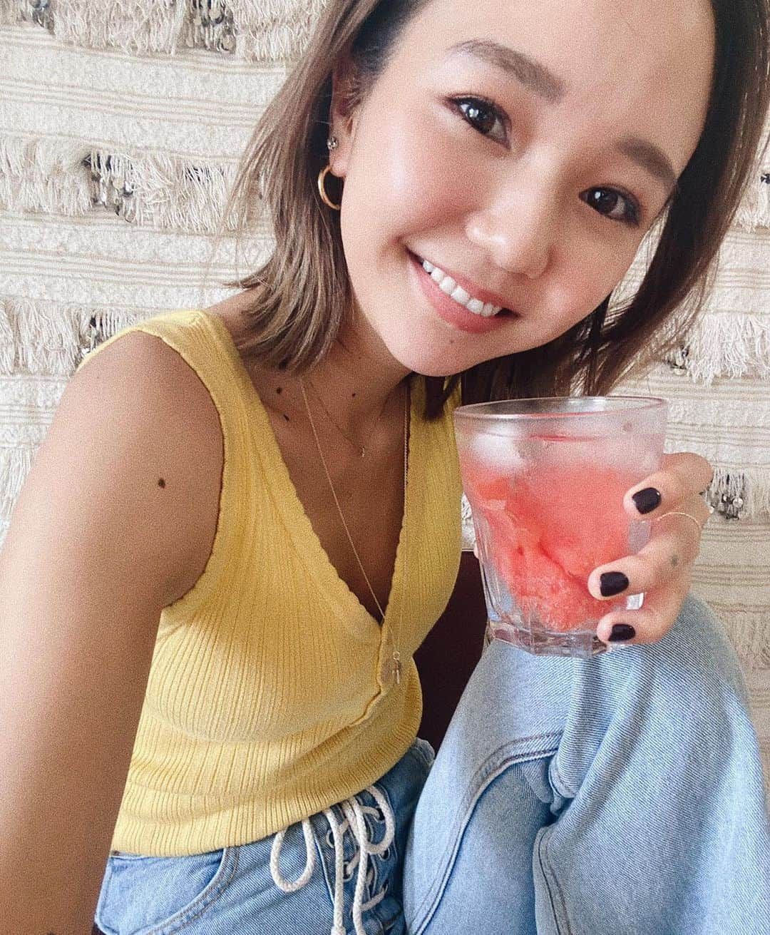 宮崎絹子さんのインスタグラム写真 - (宮崎絹子Instagram)「グレープフルーツ入れて夏らしい爽やかさが増した🍋 暑い日とかお風呂あがりに飲みたくなる☺️ そんで氷結にいれたグレープフルーツがすごく美味しかった😇 フルーツ入れて飲むのやってみて♡ #氷結 #氷結に追い果実 #PR」6月16日 20時25分 - babykiy