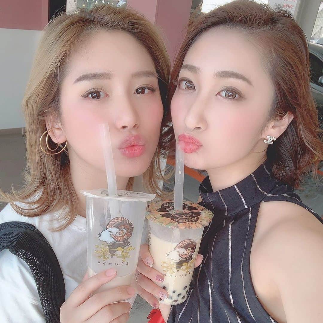 acaneのインスタグラム：「・ 久しぶりのありちゃ💐 毎日のように遊んでたときは 19歳と22歳よ、やばくない？👵 ・ でもありちゃんのおかげで 私は売り上げ日本一になりました。 あかねが音楽やめたら雇ってね(うそもう二度と嫌だ)」