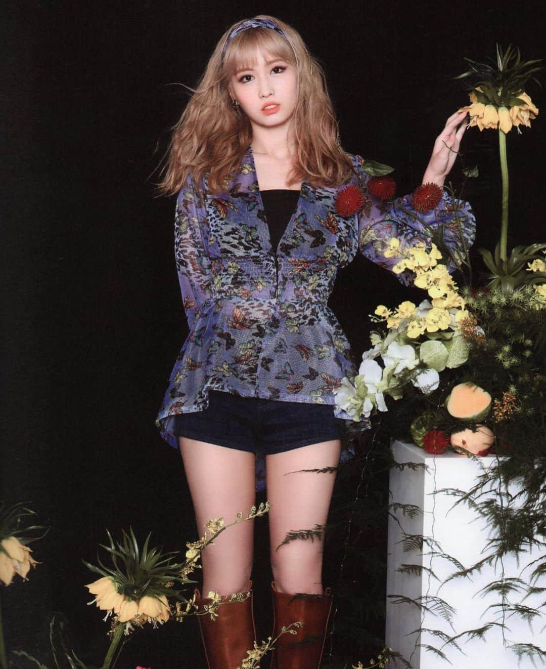 モモさんのインスタグラム写真 - (モモInstagram)「♡ [Scan] 200604 - MORE & MORE Photobook Ver. B Scans -  #MOMO #트와이스 #모모 #平井もも #もも #TWICE ©️vampiretwice」6月16日 20時32分 - momojype