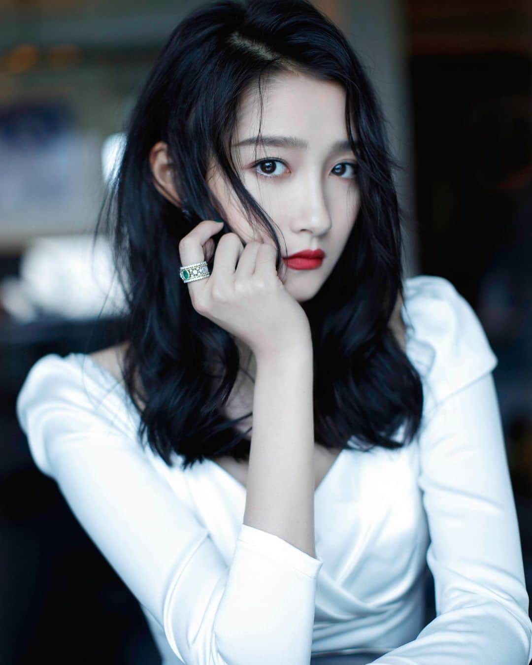 クアン・シャオトン（Guan Xiaotong）のインスタグラム：「good girl gone bad🙈🍾🥂」