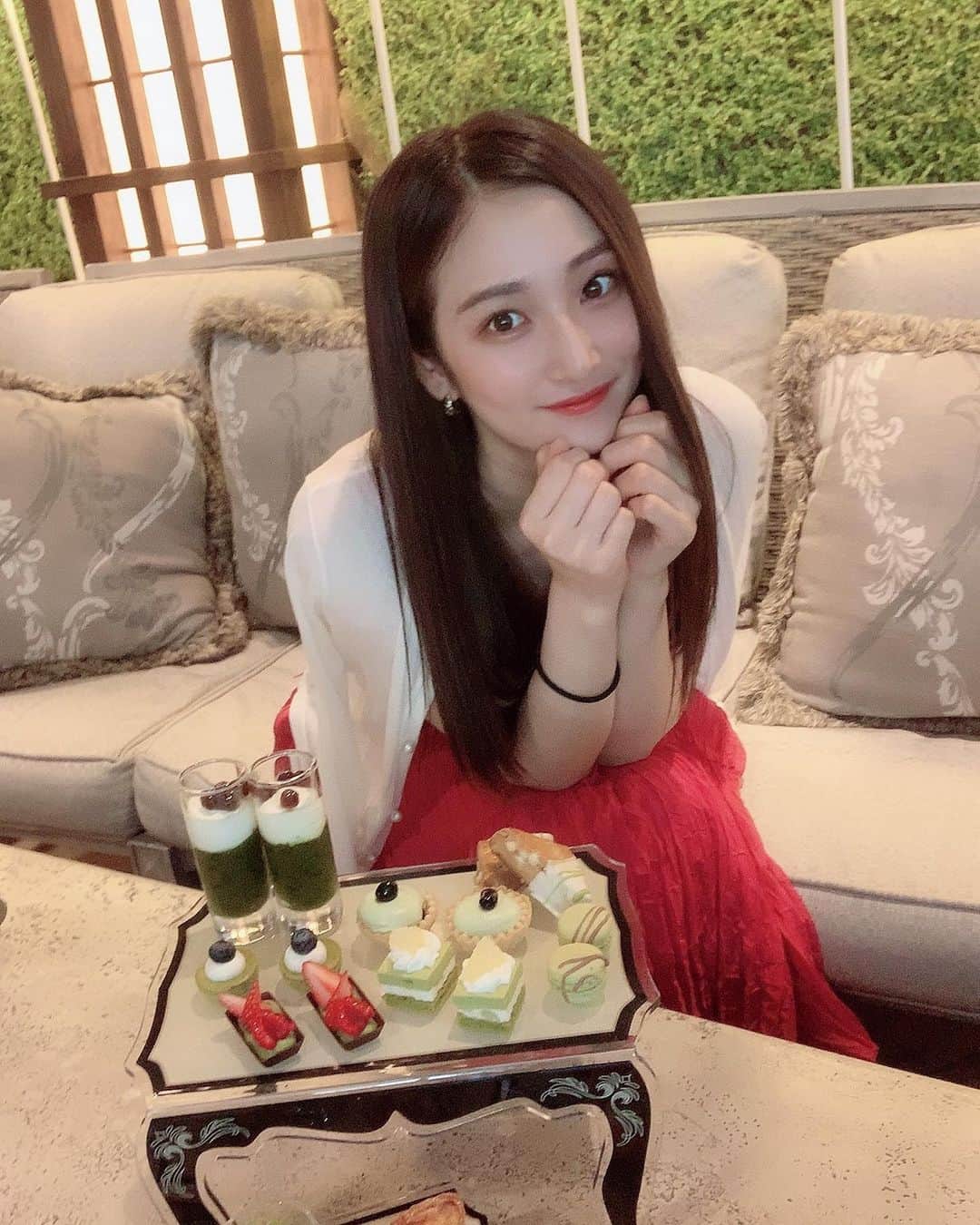 小磯陽香のインスタグラム：「アフタヌーンティー🥰  #表参道 #表参道カフェ #thestrings #小磯陽香」