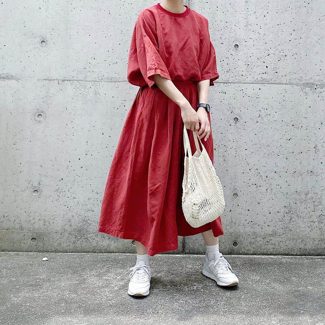 ryokoさんのインスタグラム写真 - (ryokoInstagram)「▪︎ . 🍎🍒🌹💃 . . . tops #harvesty bottoms #harvesty shoes #newbalance  bag #muji」6月16日 20時42分 - ryo___ka