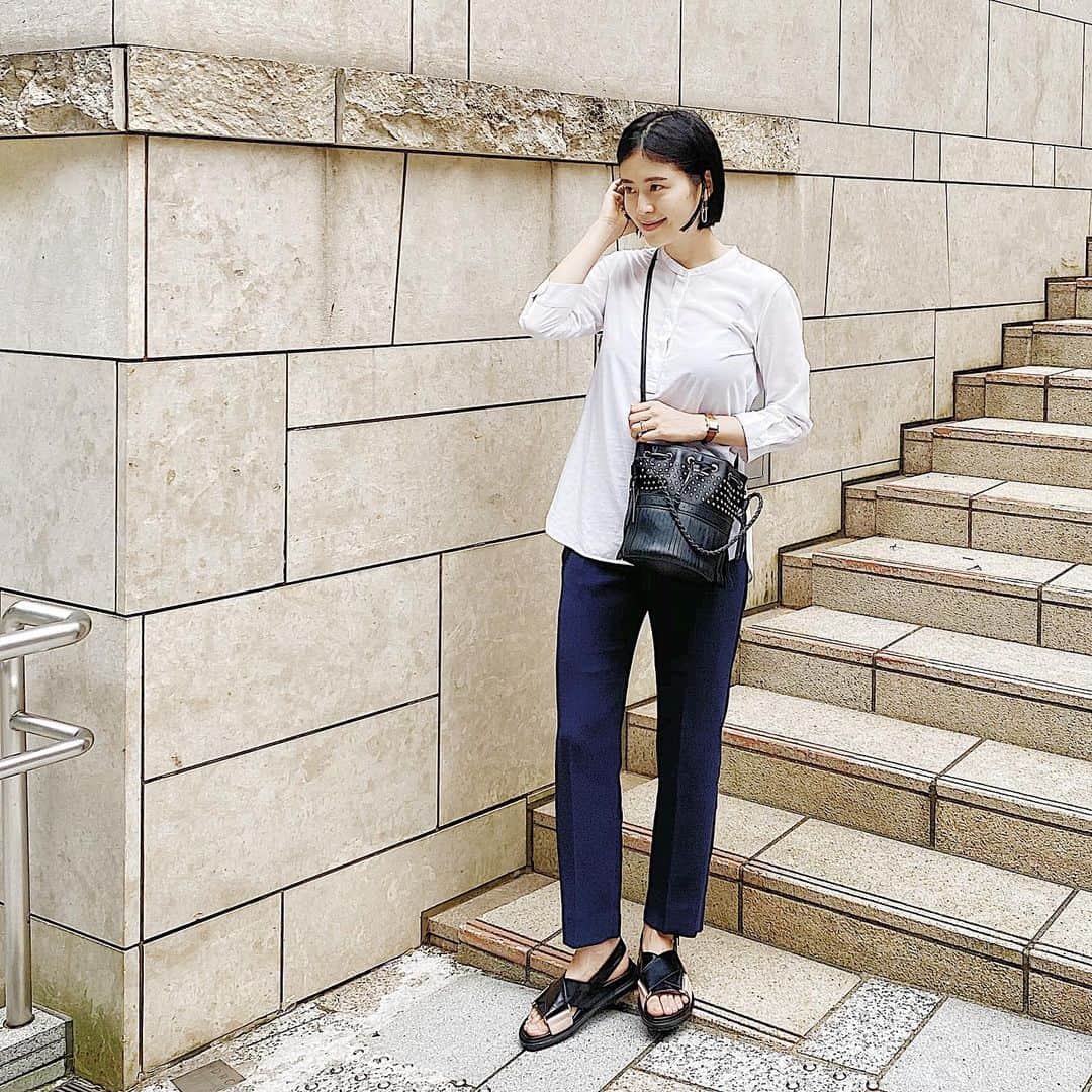 AYUMI SEKO 瀬古あゆみのインスタグラム：「#ママコーデ のリクエストもいただいたので🙇🏻‍♀️いつかのものです。 . トップス: #uniqlo  パンツ: #lecielbleu  バッグ: #jmdavidson  サンダル: #marni . やっぱりシンプルが一番しっくりくるなぁ、なコーデでした😅 . #ママコーディネート #男の子ママコーデ #ユニクロコーデ #uniqloコーデ #ママファッション #男の子ママ #男の子ママと繋がりたい #0歳児ママ #親バカ部 #息子ラブ #ママライフ #ママさんと繋がりたい #ママスタイル #ママコーディネート #mamagirl #yesuniqlo」