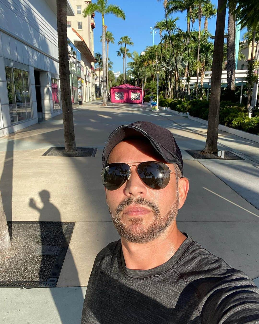 Rodner Figueroaさんのインスタグラム写真 - (Rodner FigueroaInstagram)「Morning walk!!! Lincoln Road all to myself!!! 🏃🏻‍♂️ Caminata matutina!!! Lincoln Road todo para mi!!! #rodnerfigueroa #lincolnroad #miamibeach #sobe」6月16日 21時03分 - rodnerfigueroa