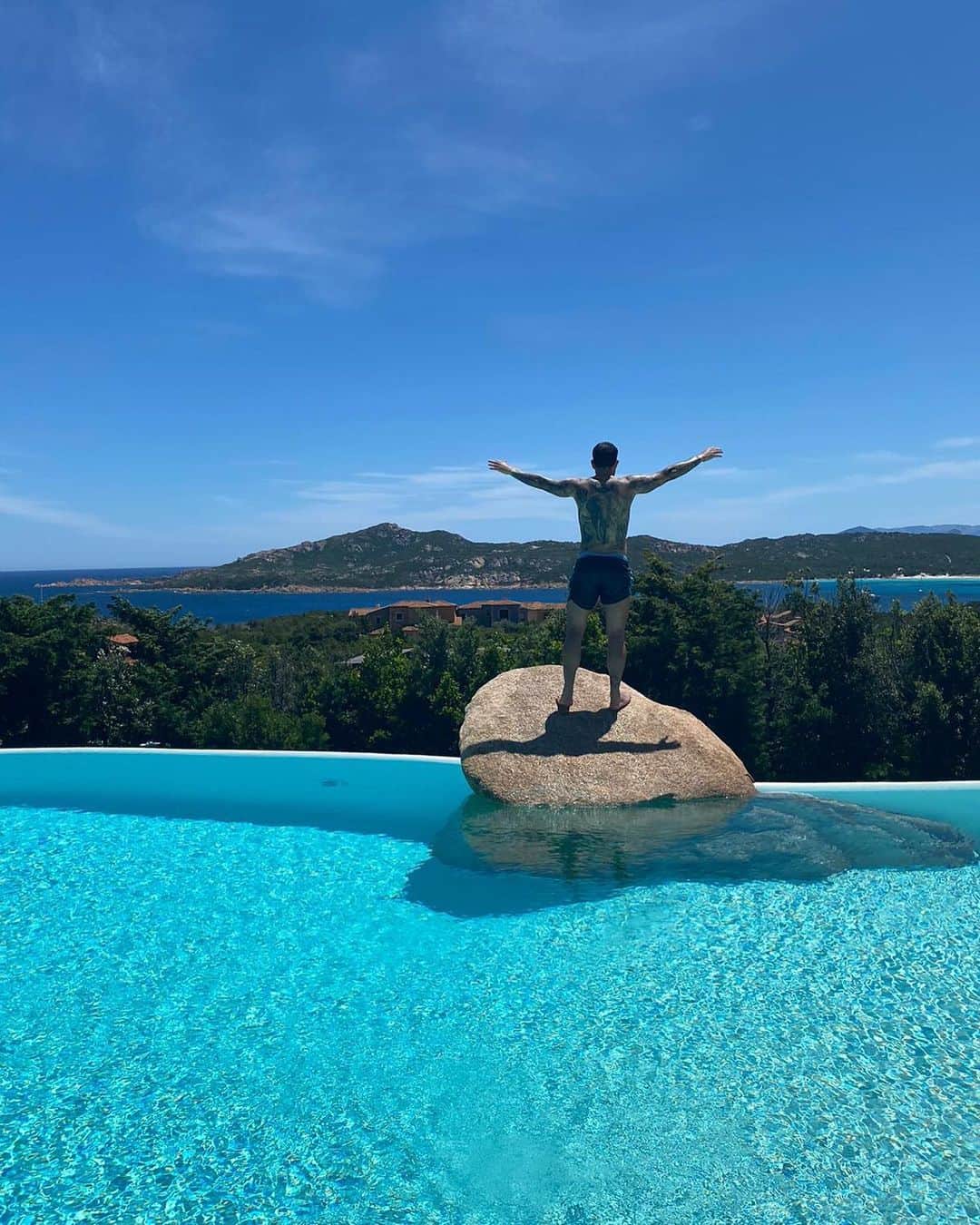 レアンドロ・ダニエル・パレデスのインスタグラム：「💙 #cerdeña 🇮🇹❤️」