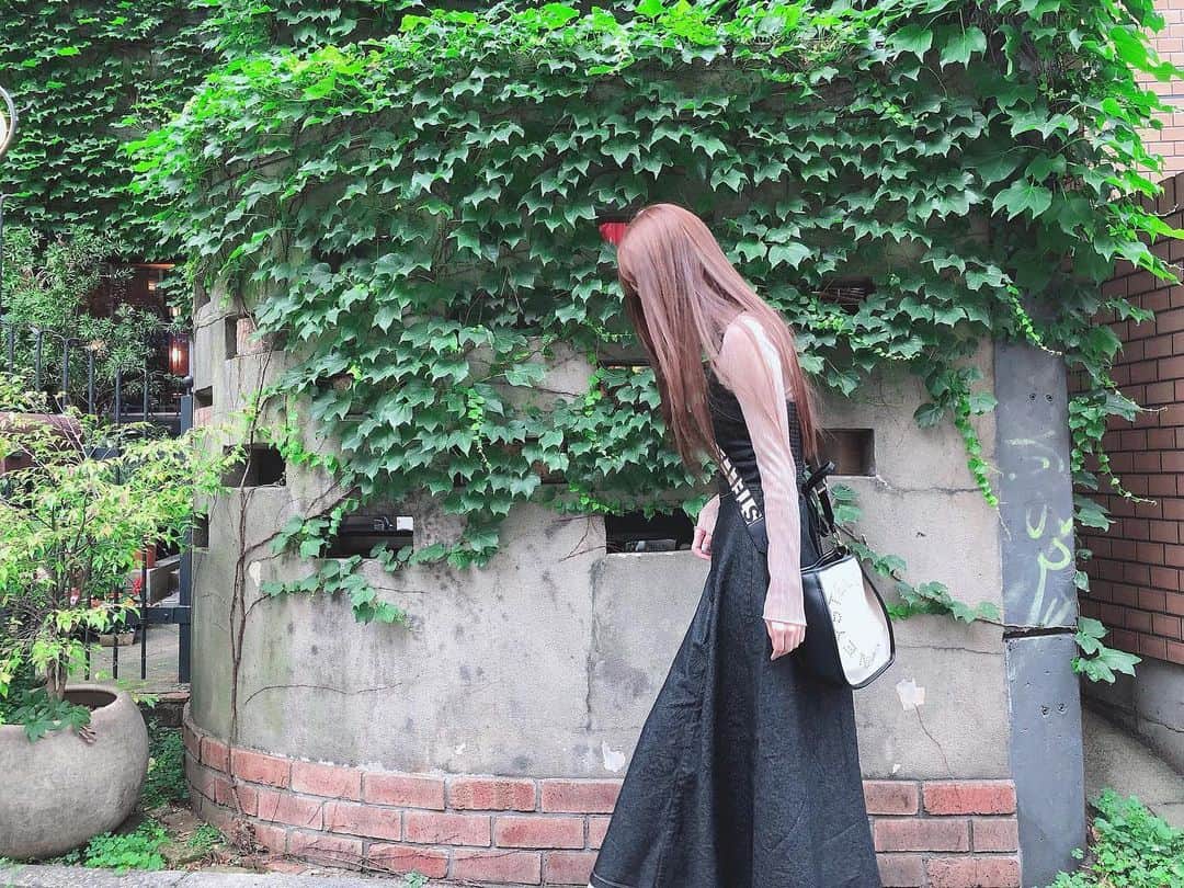 yuu__aaaのインスタグラム：「. . とある日のじぶん☺︎♡ . . .  #longhair #me#followme#ootd#haircolor#make#outfit #fashion#コスメ#model#더샘#얼스타그램#친스타그램#메이크#메이크업#l4l#stellamccartney #michaelkors#コーデ」