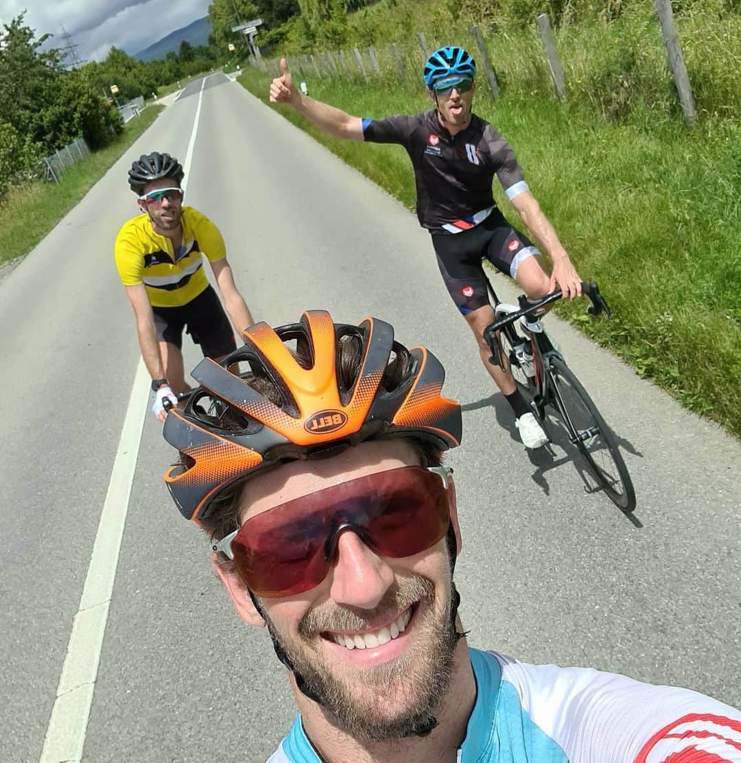 ロマン・グロージャンのインスタグラム：「Making the most of it 💯 #fun #train #push #cycle  @mstina.italy」