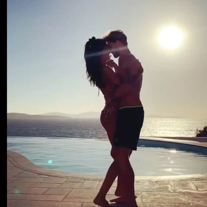 セレステ・バーバーのインスタグラム：「Dance like you’ve been together for nearly 20 years.  #celestechallengeaccepted  #celestebarber  #funny」